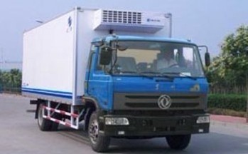 東風(fēng)7.4米8噸冷藏車 廣州冷凍與清真食品運輸?shù)膶I(yè)解決方案